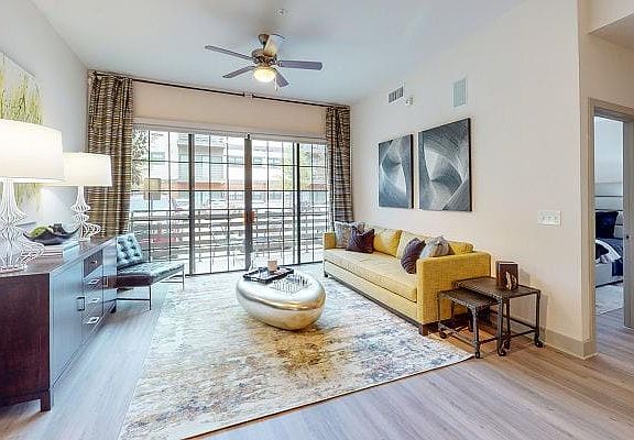 3rd image of 1836 W Davis St #1314