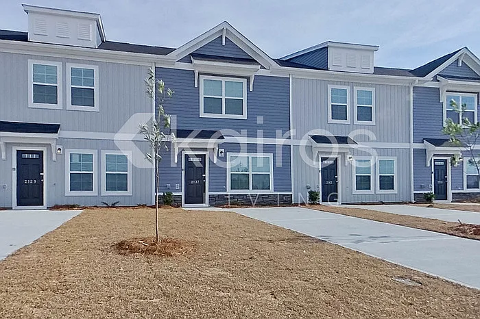 2137 Banyon Cir — Photo 2