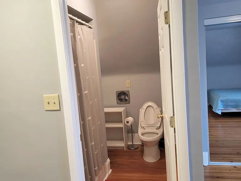 5833 Hobart St #3 — Photo 15
