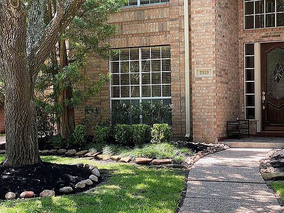 FRONT YARD-4