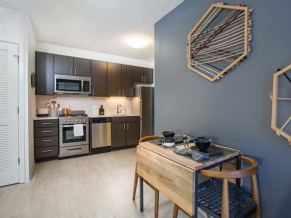 4th image of 165 W Superior St Unit 0604