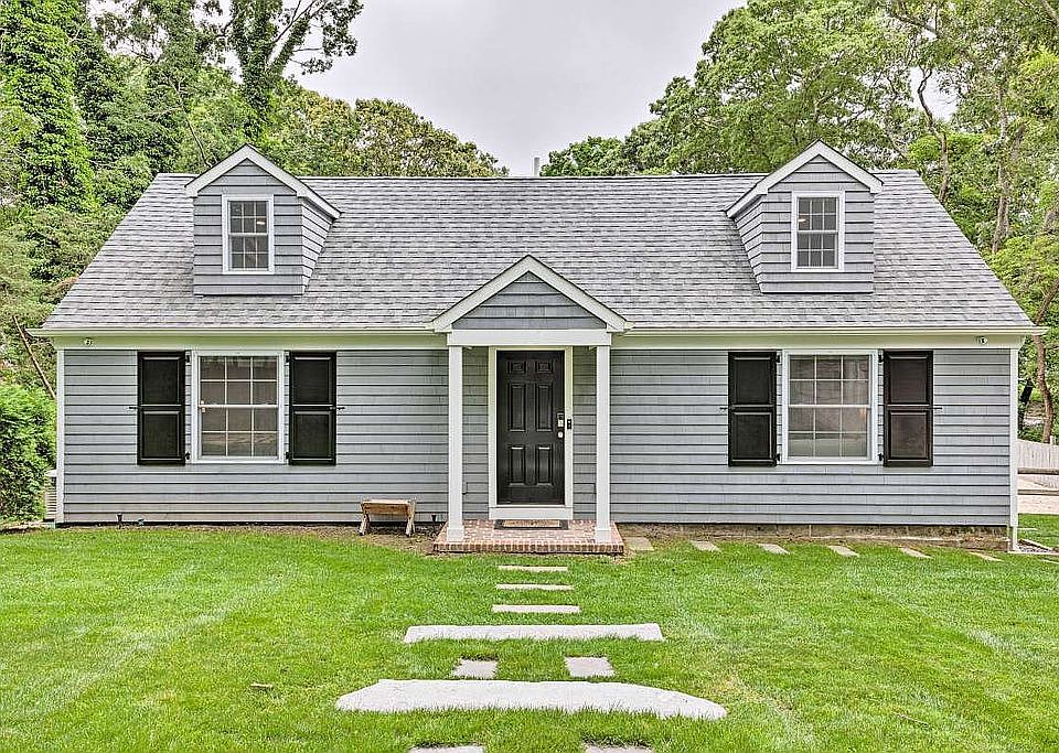 1st image of 10 Marie Ln