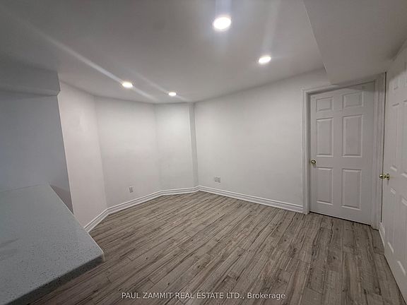 4th image of 123 Morgan Ave Basement 1