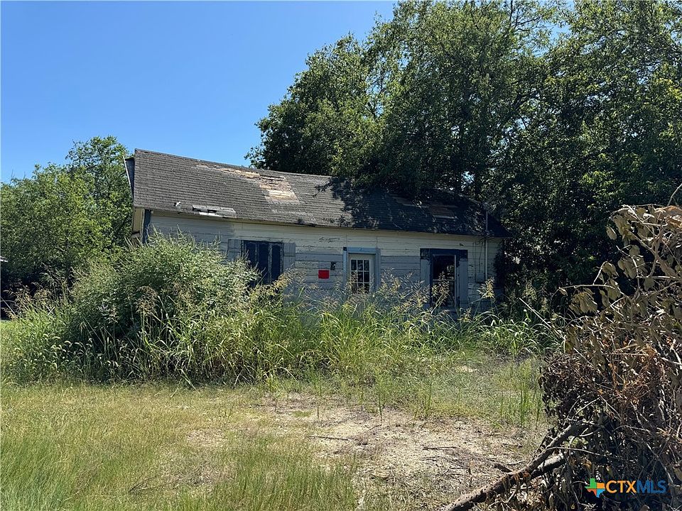 1st image of 915 E Avenue D