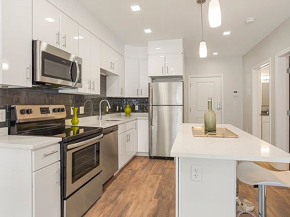 4th image of 10 Essex St APT 508