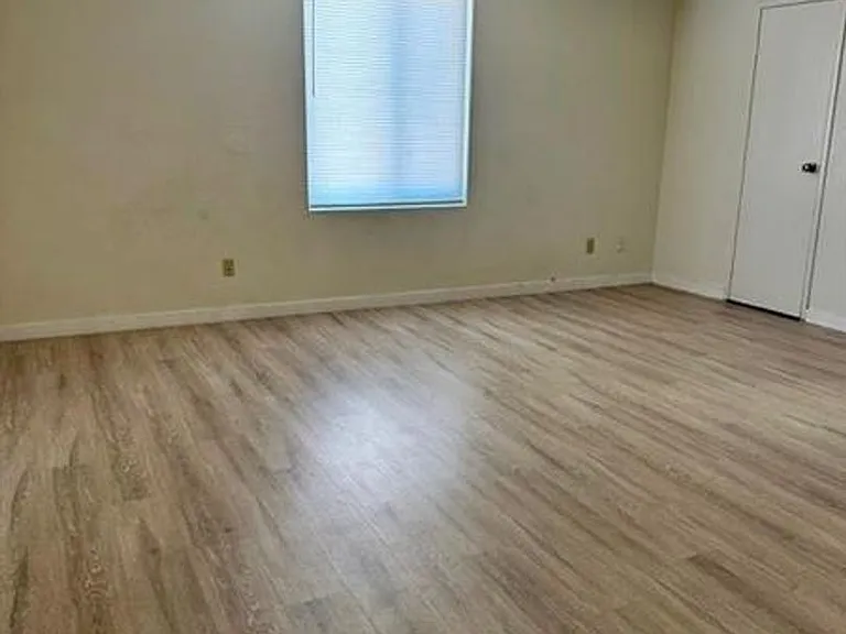 4920 Stanley Ave — Photo 26