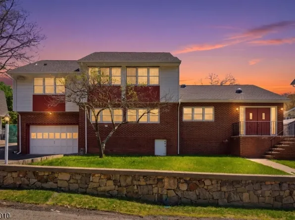 221 W End Ave, Hopatcong Boro, NJ 07843