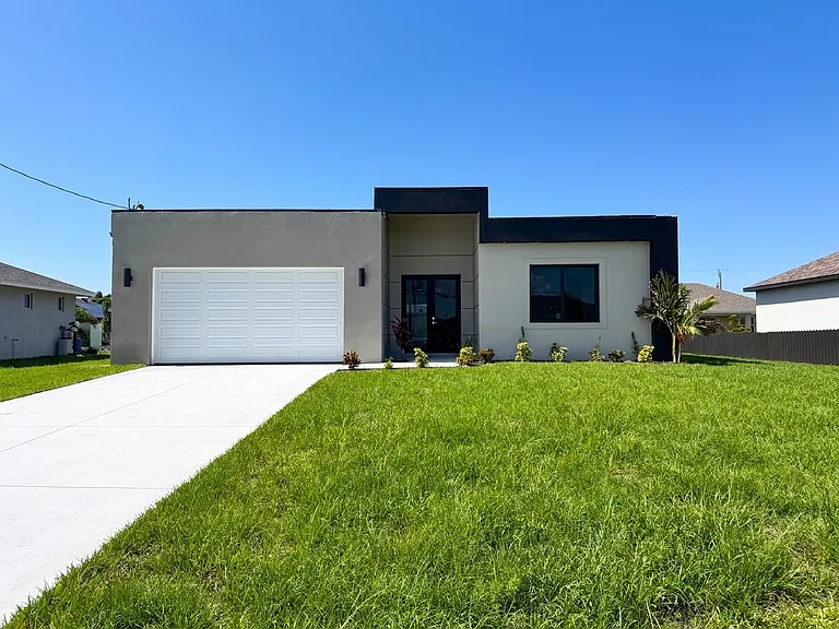 4206 NW 32nd Ln — Photo 1