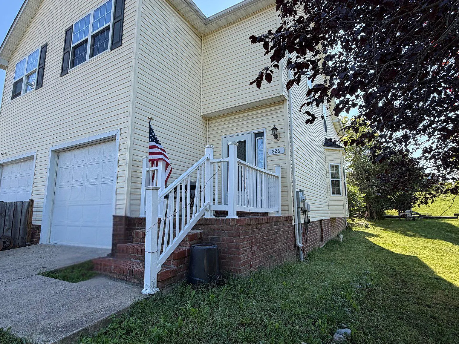 3 bed, 2.5 bath, 1617 sqft, $2,095 — Photo 2