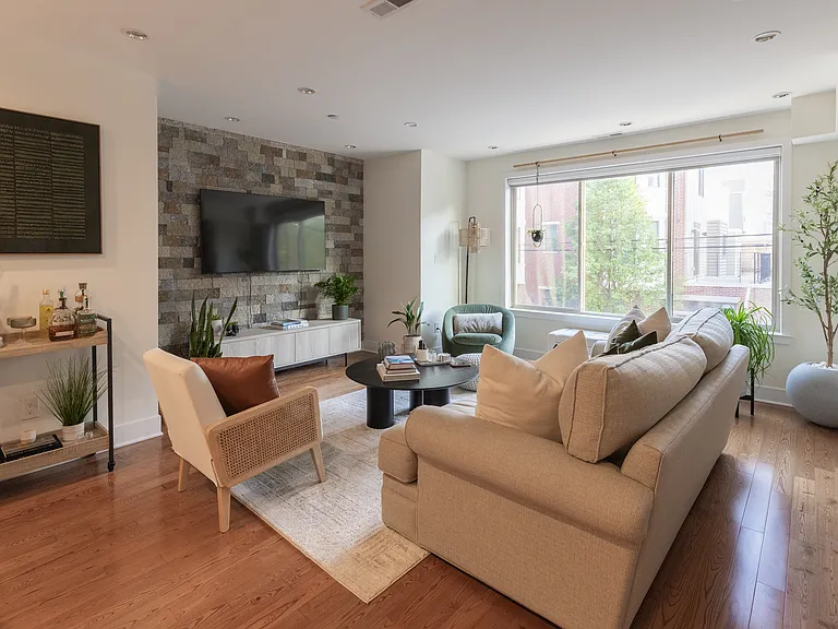1735 Carpenter St #B — Photo 1