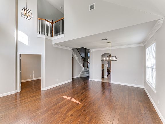 4th image of 825 Dogwood Dr
