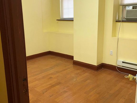 4th image of 224 N 13th St APT 1R