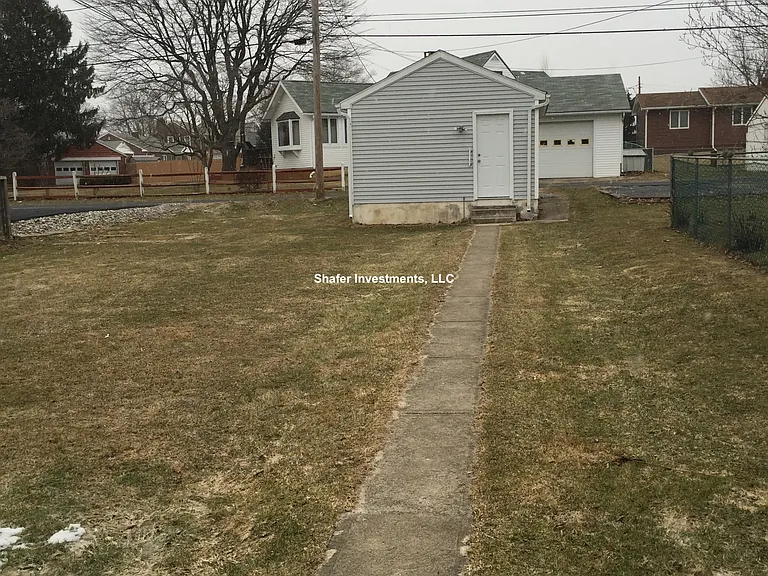 121 E Washington Ave — Photo 3