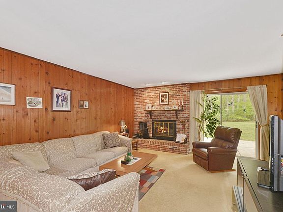 5th image of 9 Schoolhouse Ln