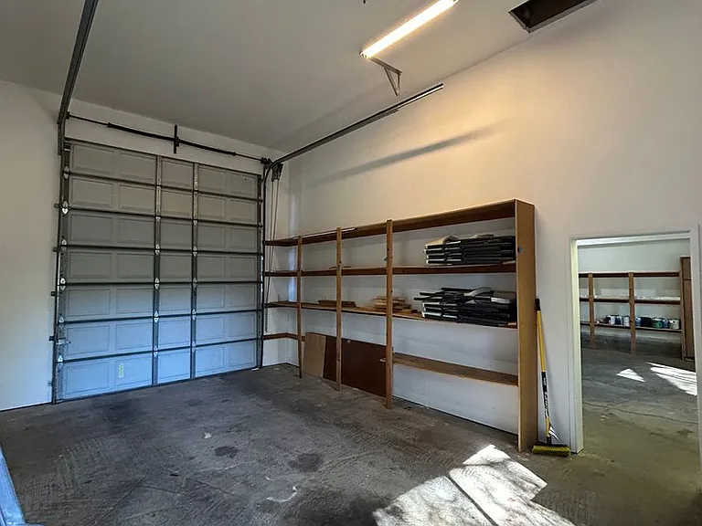 1661 Manzanita Ave — Photo 35