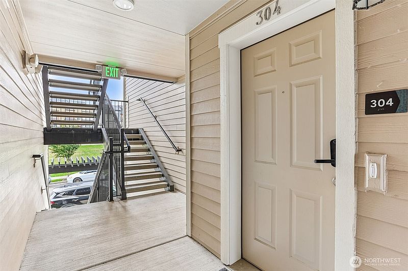 4th image of 921 Westridge Way NE #304