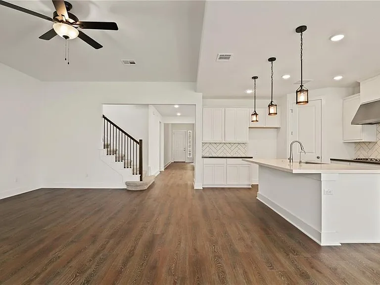 1821 Donetto Dr — Photo 9