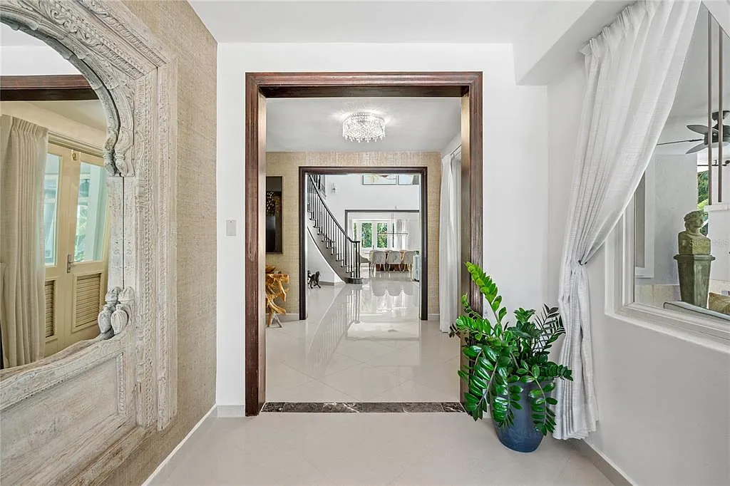 5 bed, 6.5 bath, 5844 sqft, $42,000 — Photo 2