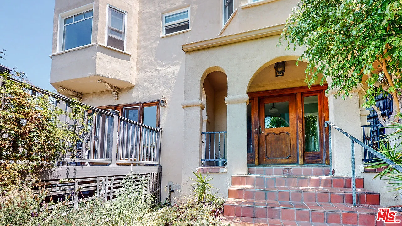 4 bed, 3.5 bath, 1860 sqft, $7,495 — Photo 2