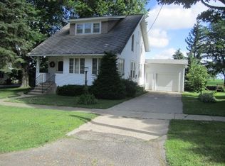 608 N 4th St, Ashton, IL 61006