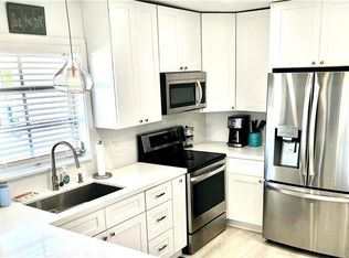 53 High Point Cir W APT 304, Naples, FL 34103