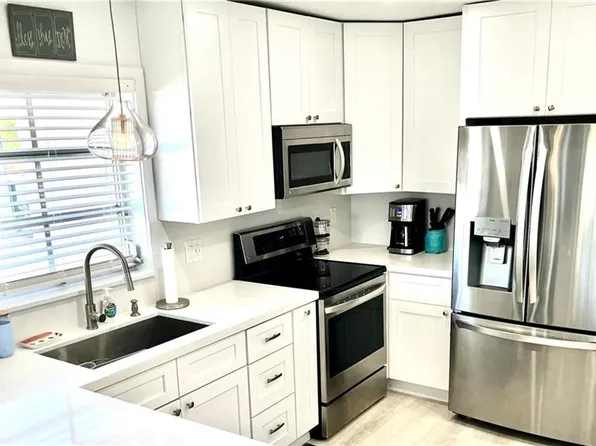 2 High Point Cir W #304, Naples, FL 34103