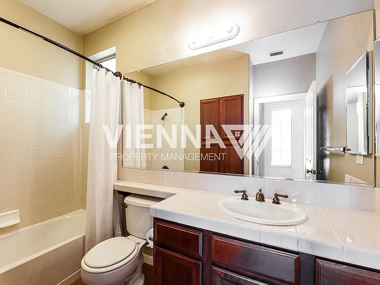 1014 Waterford Dr — Photo 17