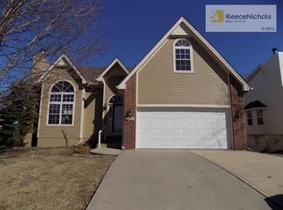 1005 SE Country Ln, Lees Summit, MO 64081