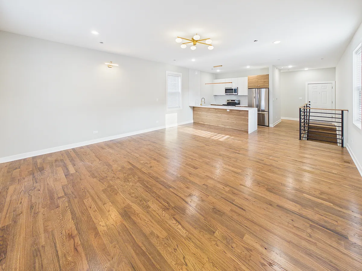 Building Photo - 2236 W Cermak Rd #1R