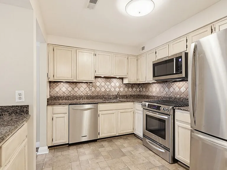 947 Oella Ave — Photo 5