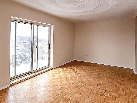 4th image of 54 Mohawk Rd W #1510223