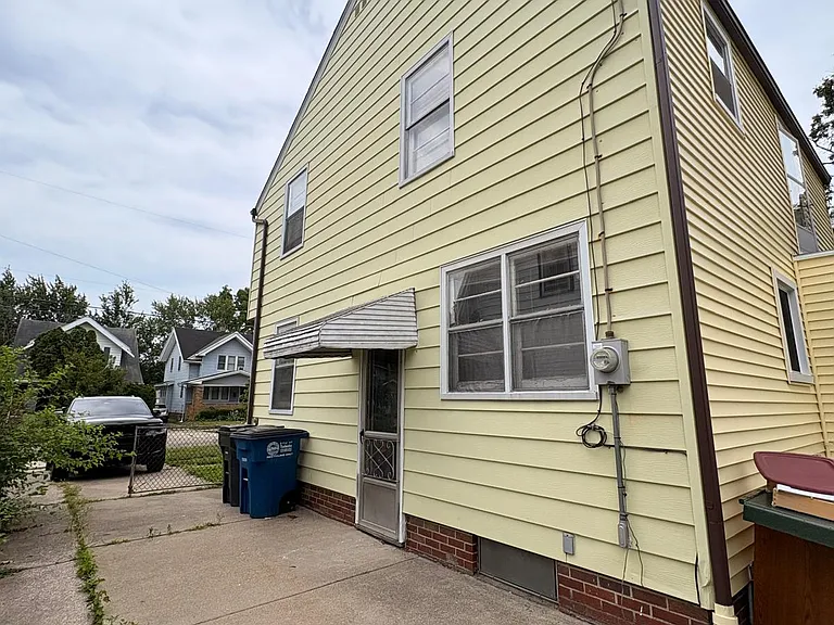1946 Oakwood Ave — Photo 24