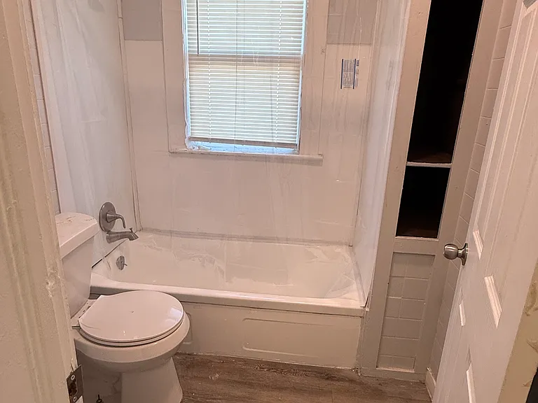 3917 Clybourne Ave — Photo 8
