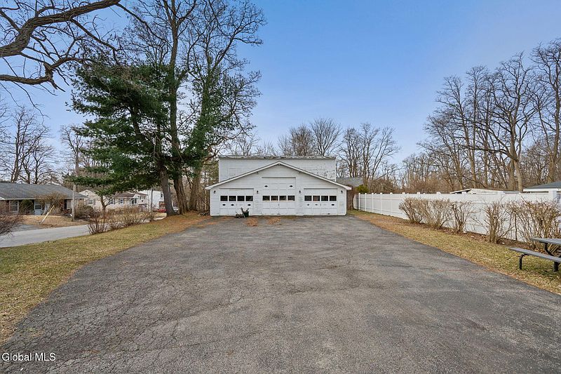 5th image of 2606 Turner Avenue