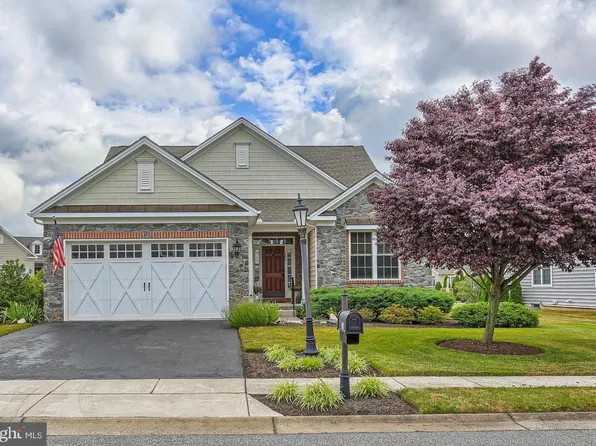 102 Bittern Dr, Gettysburg, PA 17325