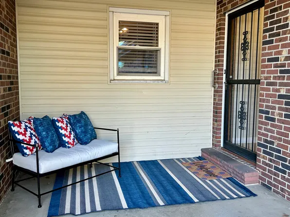 833 Stanford Dr, Sikeston, MO 63801