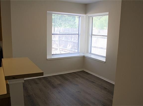 5th image of 15902 De Peer Ave
