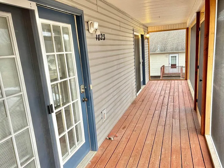 1023 Justus Dr — Photo 2