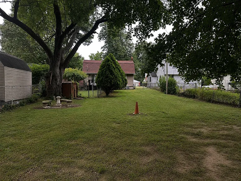1414 E 9th St — Photo 23