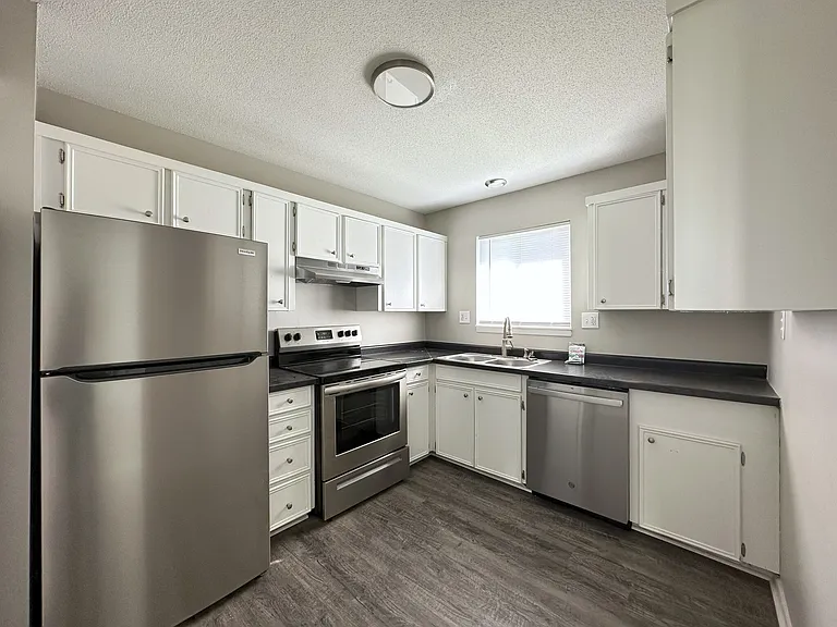 Maple Hills Apartments — Photo 13