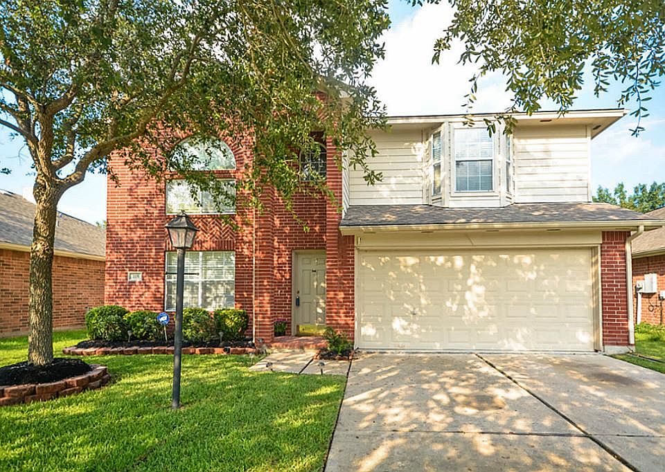 1st image of 215 Pebble Canyon Ln