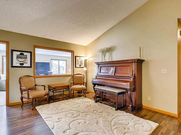 4th image of 855 Aspen Cir