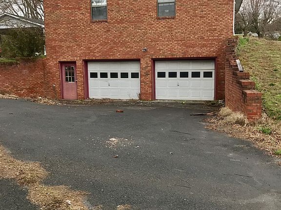 basement garage 