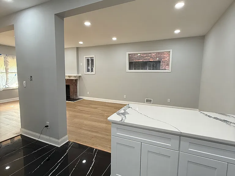 1496 Montclair St — Photo 9