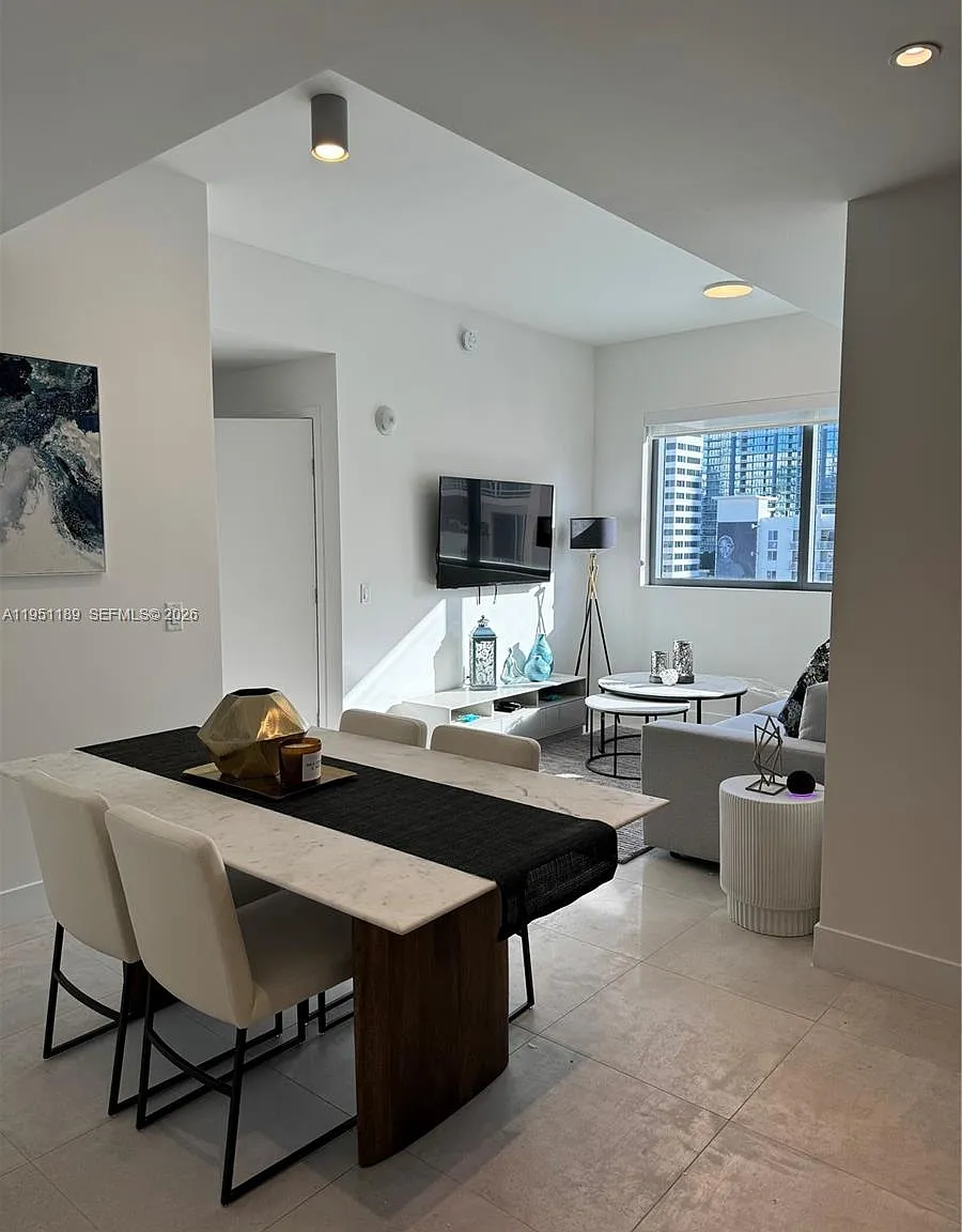 1 bed, 1.0 bath, 516 sqft, $3,300 — Photo 2