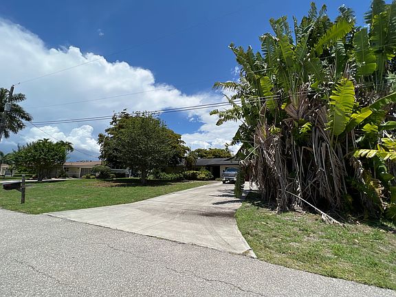 2nd image of 611 Bayside Dr