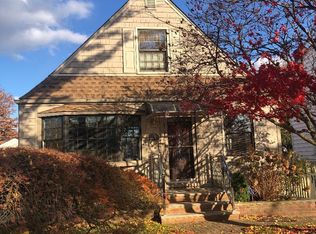 8145 263rd St, Glen Oaks, NY 11004