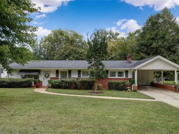 632 Highland Park Dr, Eden, NC 27288