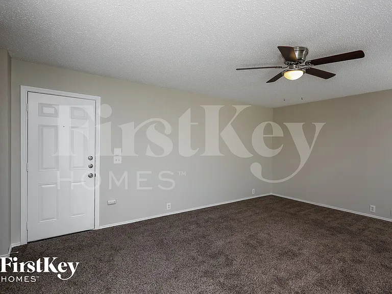 820 Monette Dr — Photo 5