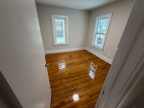 4th image of 513-15 Tennyson Ave
